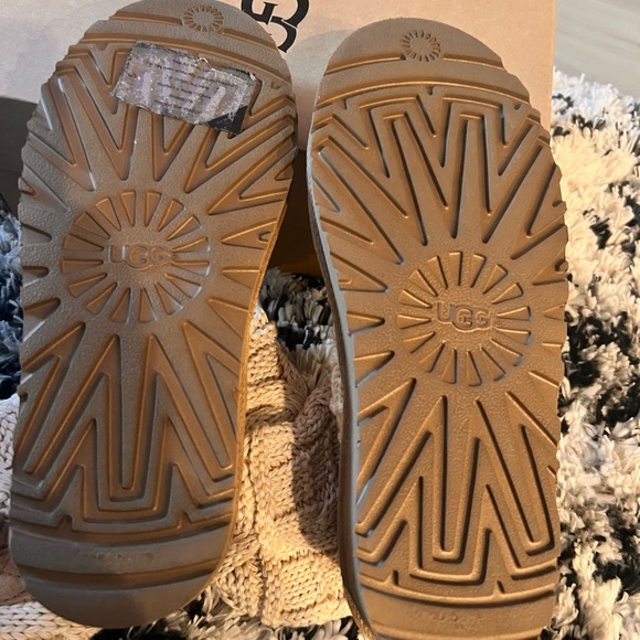 Preowned - Picture 2 of 4